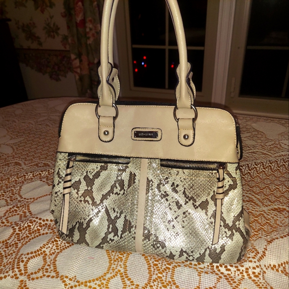 Coco + Carmen light grey snake pattern